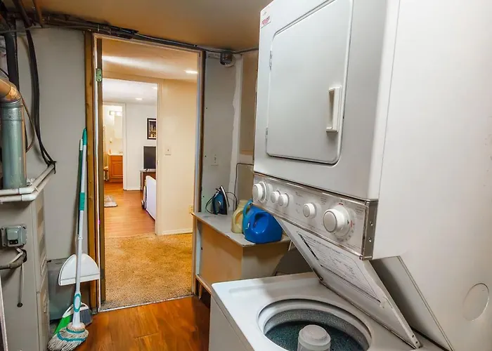 1 Bed - Amazing Location 1 Block To Carson St *