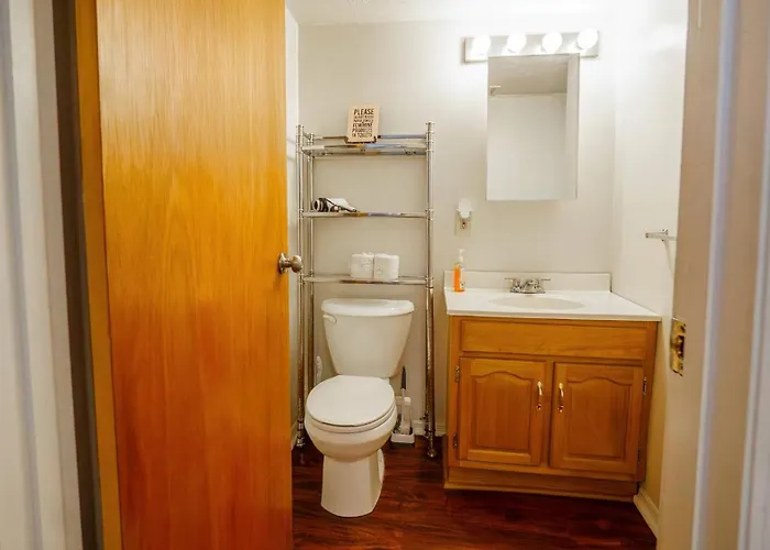 1 Bed - Amazing Location 1 Block To Carson St Apartment *